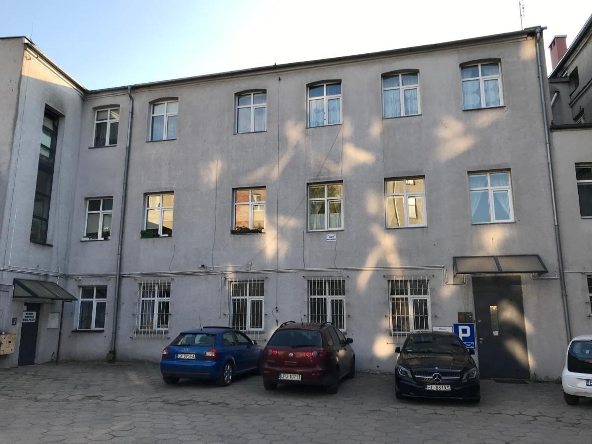 Studio Red And White Apartment Lodz  Exterior photo